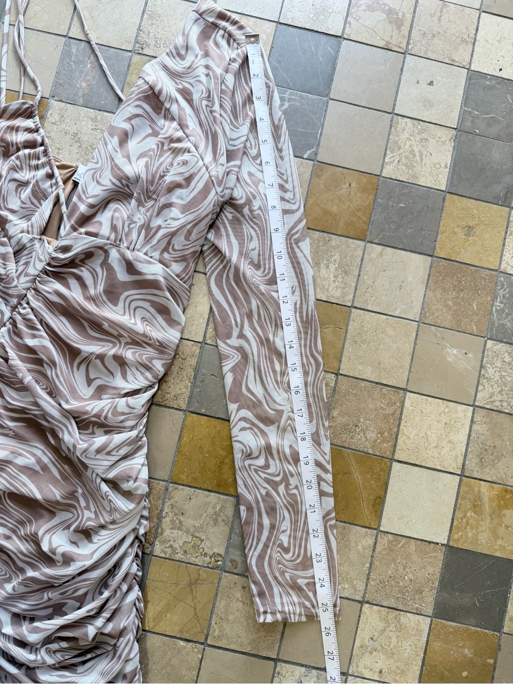 Asymmetric One-Shoulder Ruched Mini Dress in Beige Swirl - Picture 6 of 8